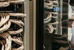 img blog IT staff at work teams 03