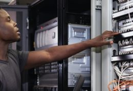 img blog IT staff at work teams 04